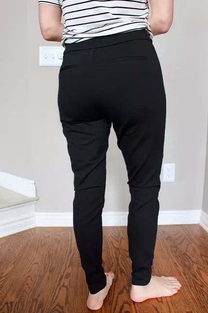 Ponte pants are the fabric of yoga pants with the details of pants like slit pockets to make you look more put together.
